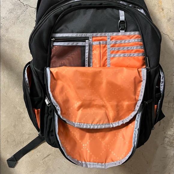 Everki Backpack - Picture 3 of 5